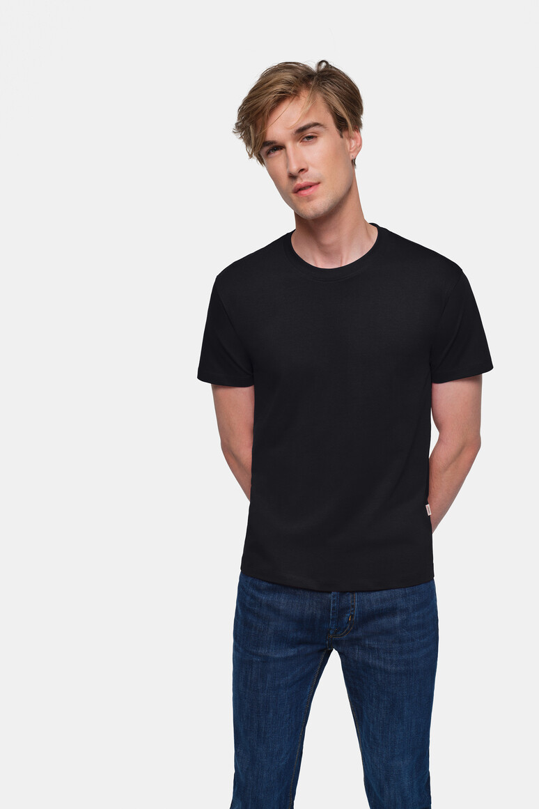 HAKRO 292 T-Shirt Classic in Schwarz – Modellansicht