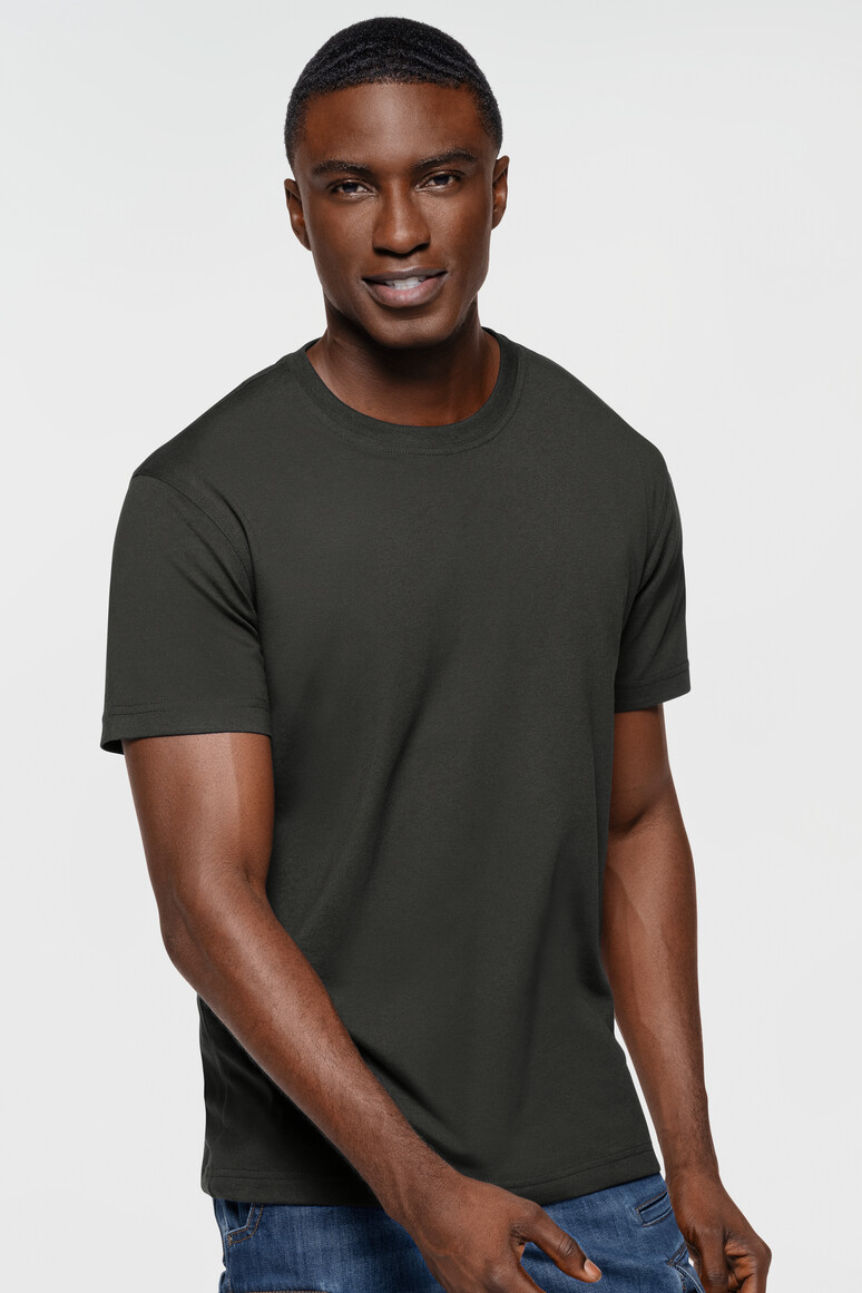 HAKRO 597 Label-Free T-Shirt Heavy MIKRALINAR® ECO in Karbongrau – Modellansicht
