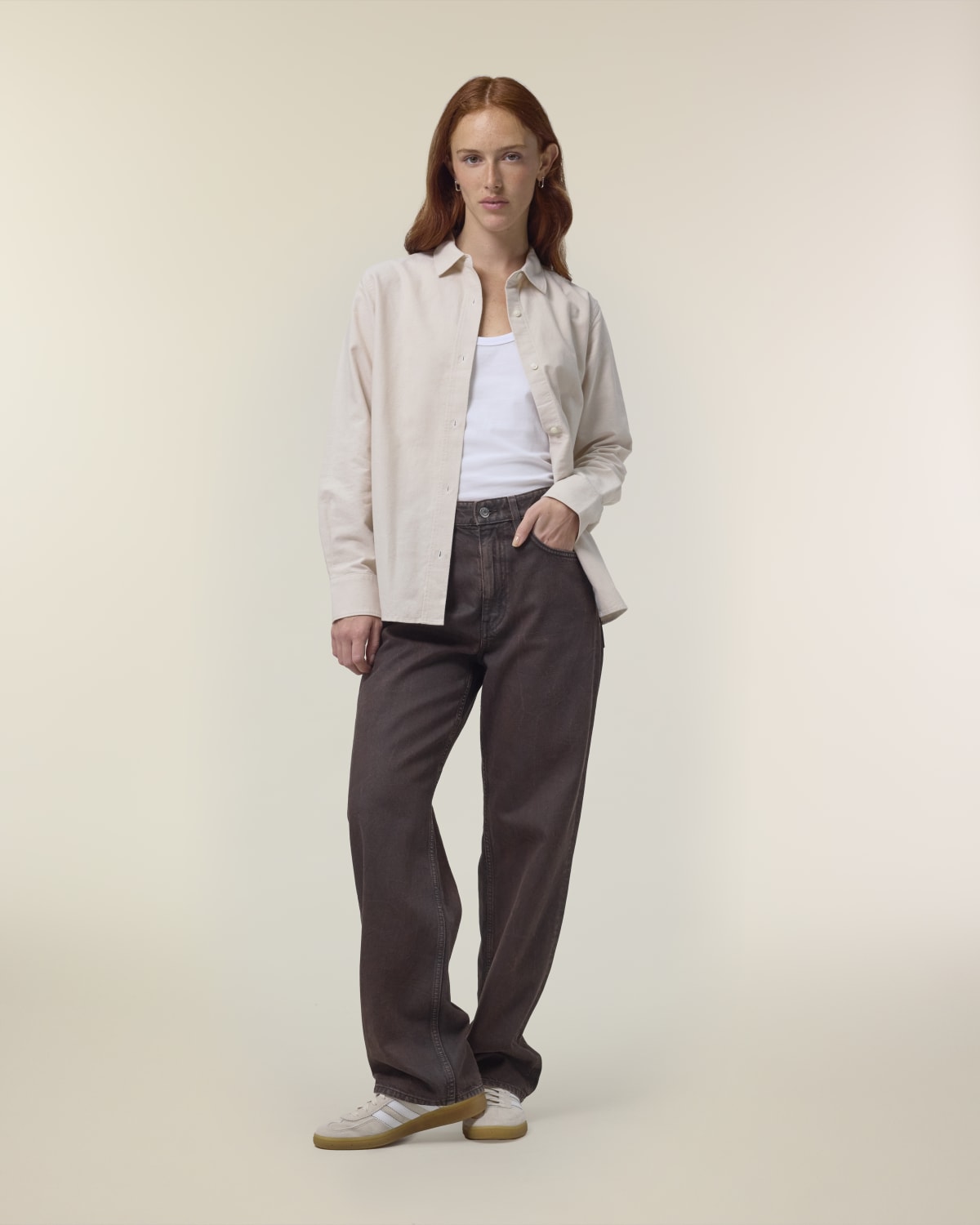 Stanley Stella Stella Oxford Shirt in Beige Oxford – Modellansicht