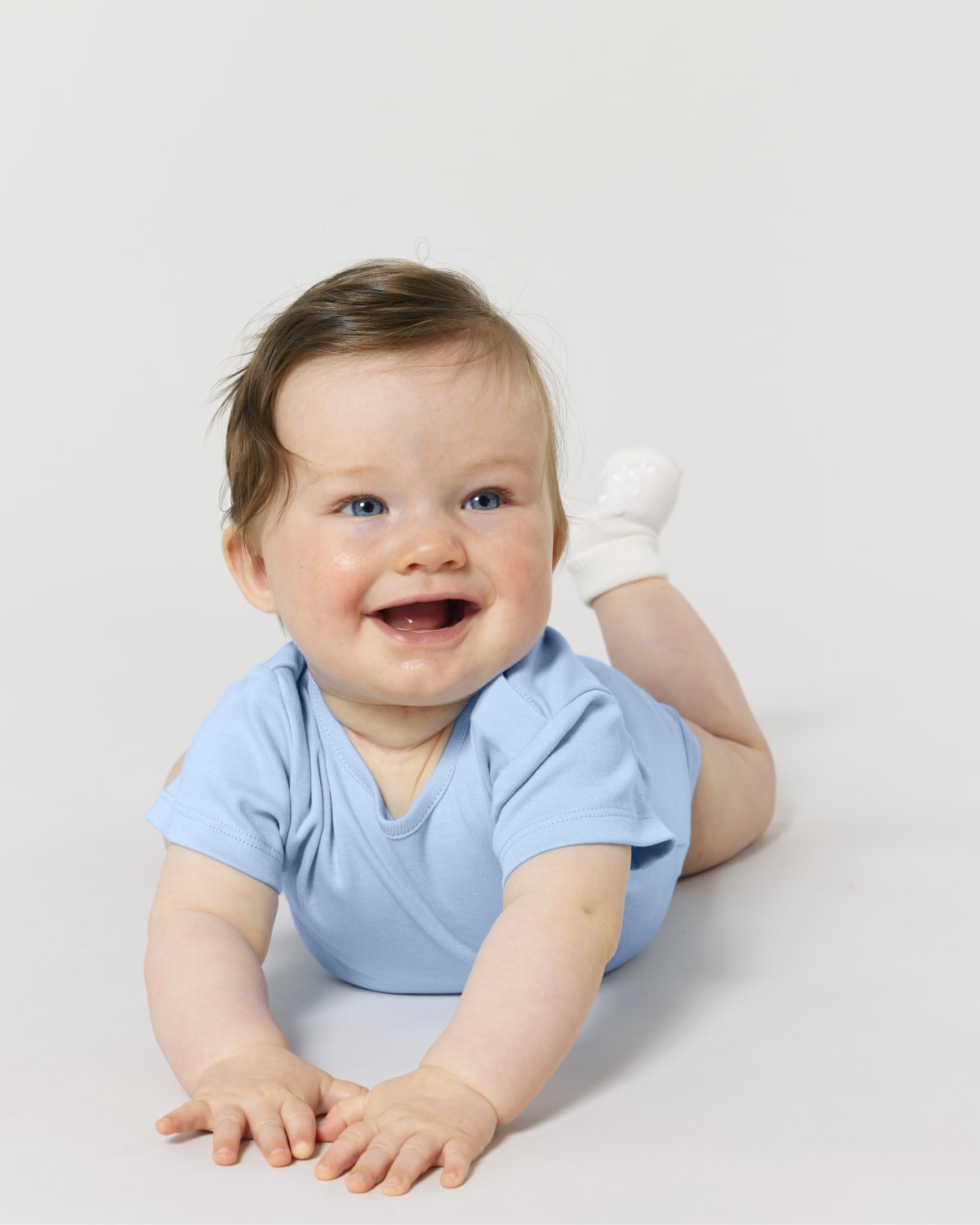 Stanley Stella Baby Body in Blue Soul – Modellansicht