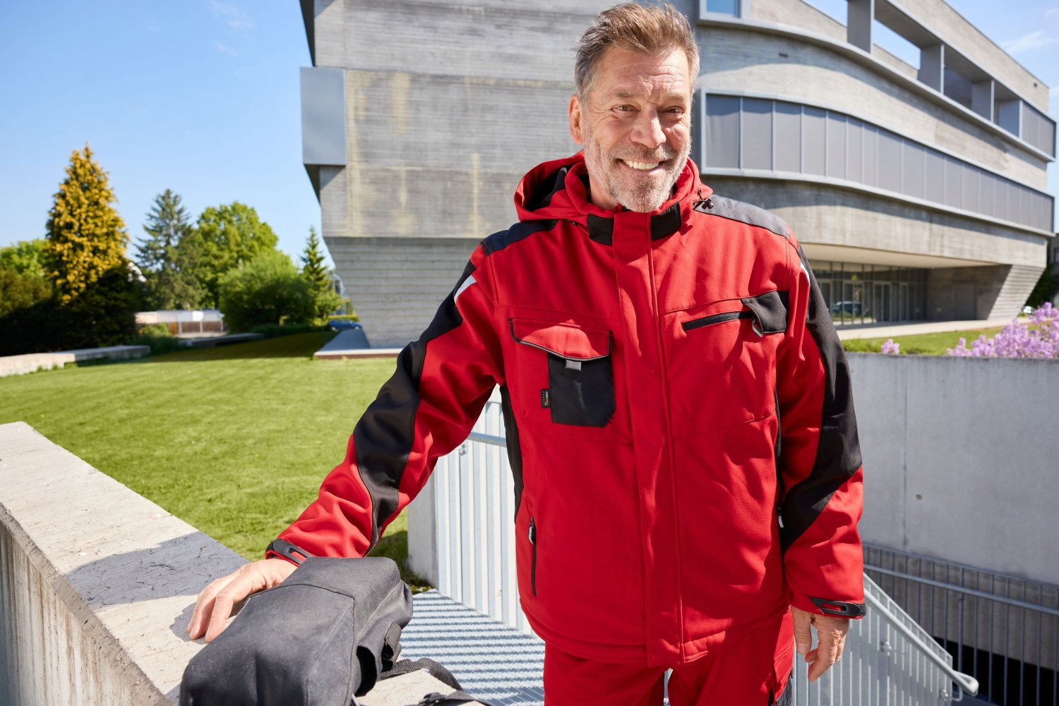 Daiber Craftsmen Softshell Jacket - STRONG - in Red/Black – Modellansicht