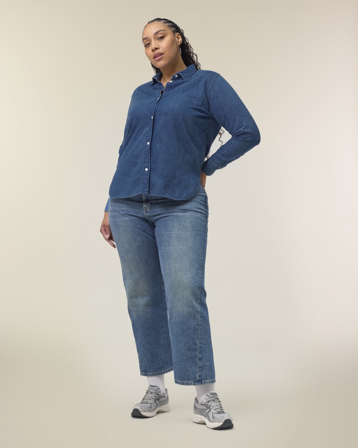 Stanley Stella Stella Denim Shirt in Mid Wash – Modellansicht