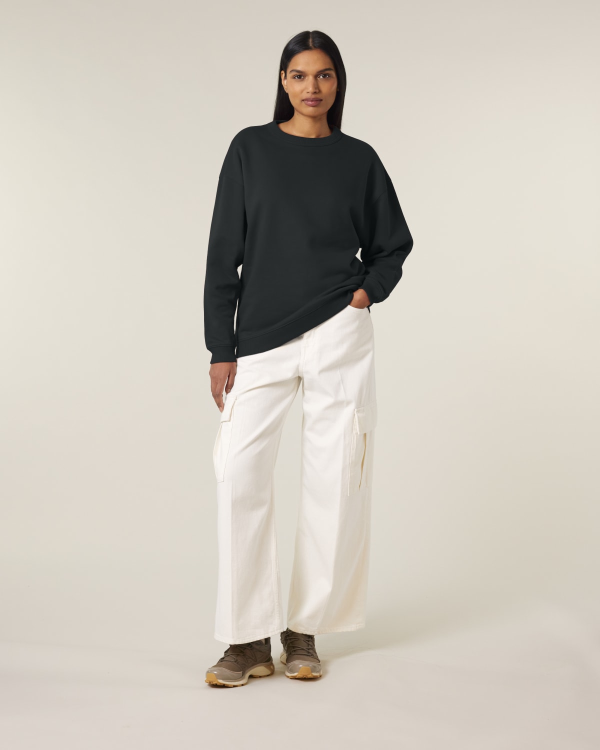 Stanley Stella Stella Paloma in Black – Modellansicht