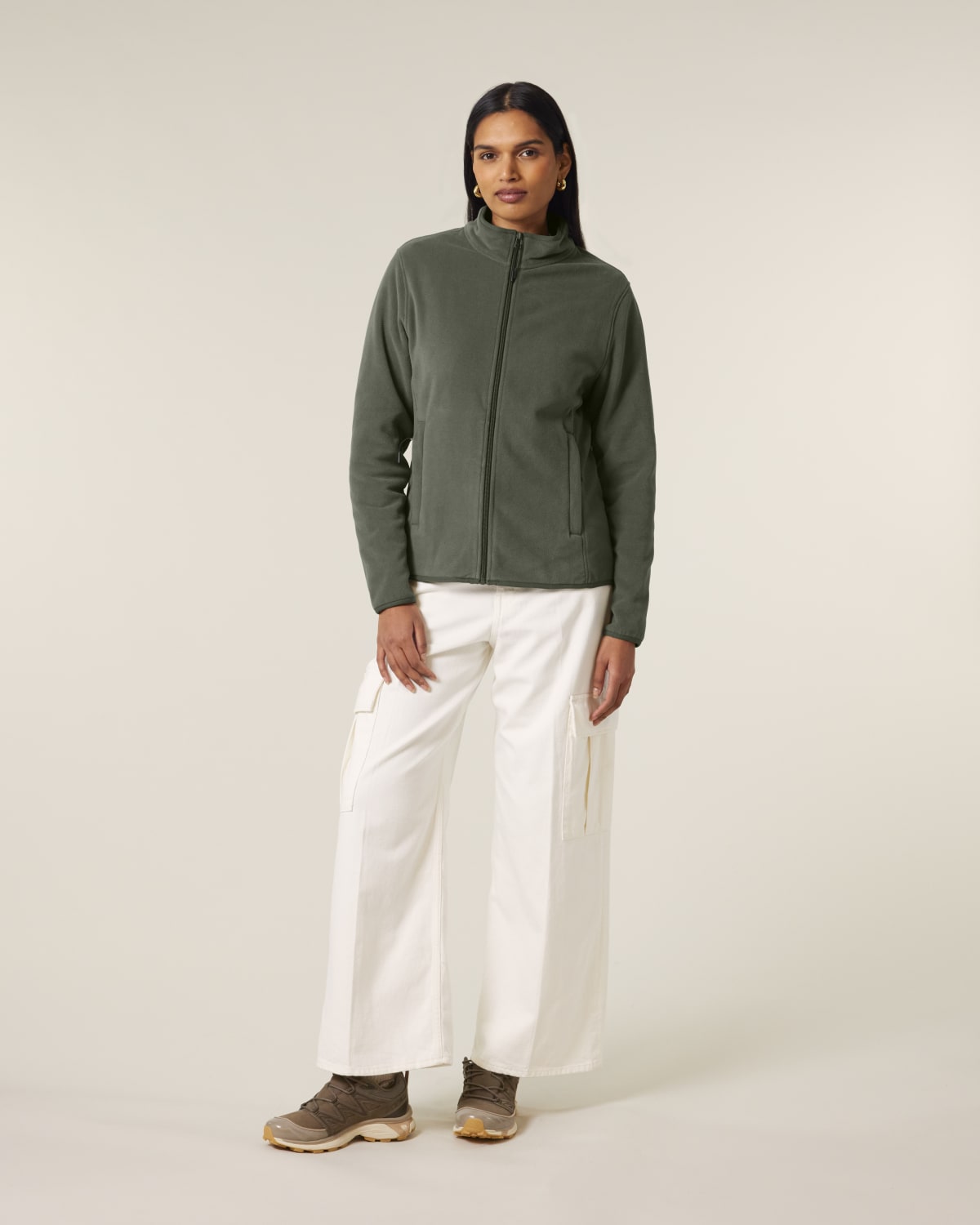 Stanley Stella Stella Guider in Khaki – Modellansicht