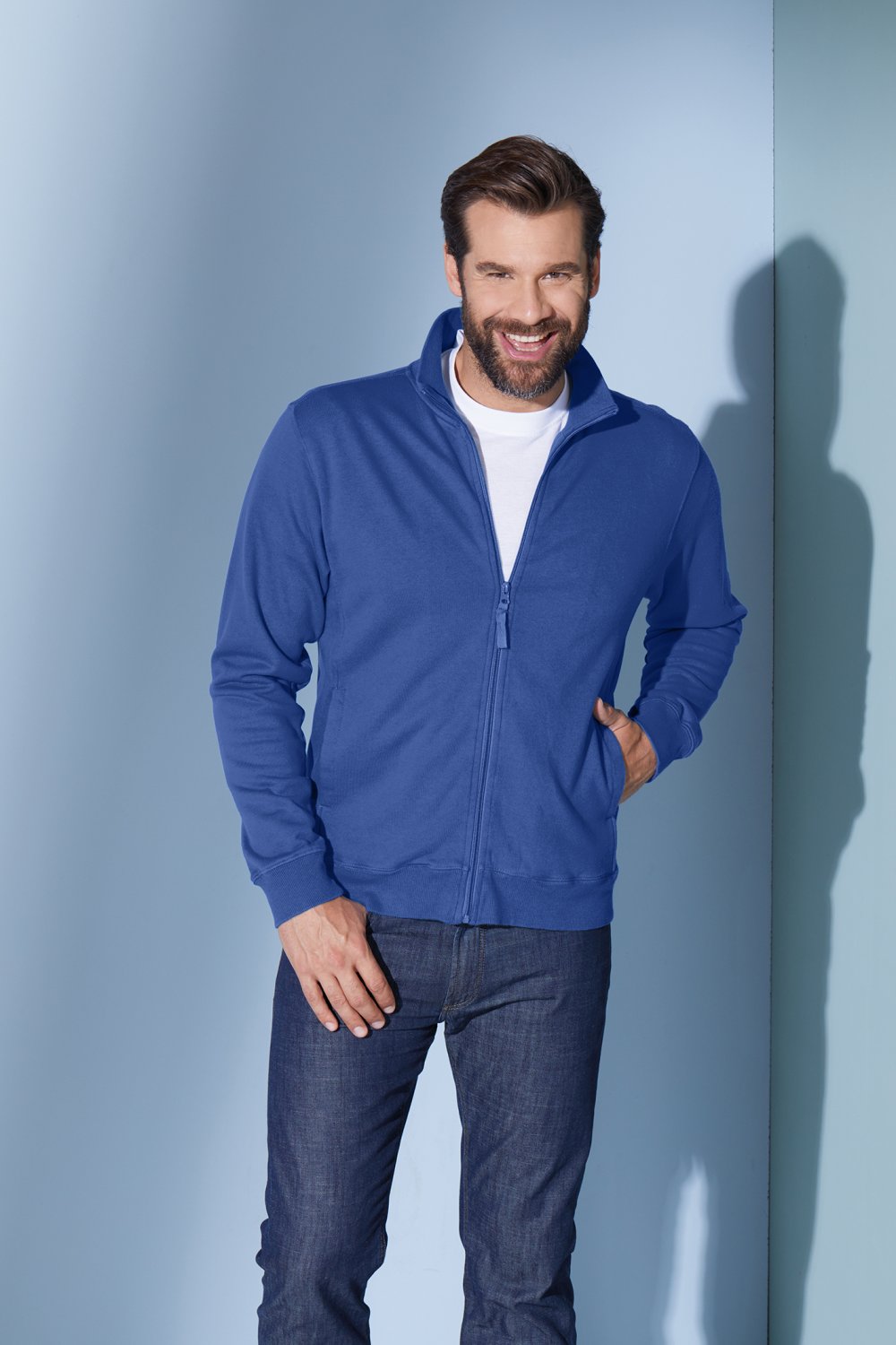 Daiber Sweat Jacket in Navy – Modellansicht
