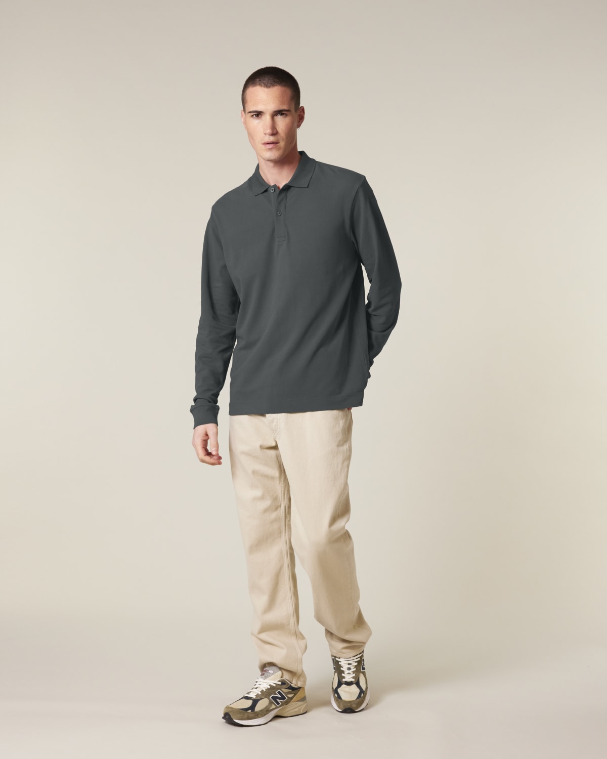Stanley Stella Prepster 2.0 Long Sleeve in Anthracite – Modellansicht