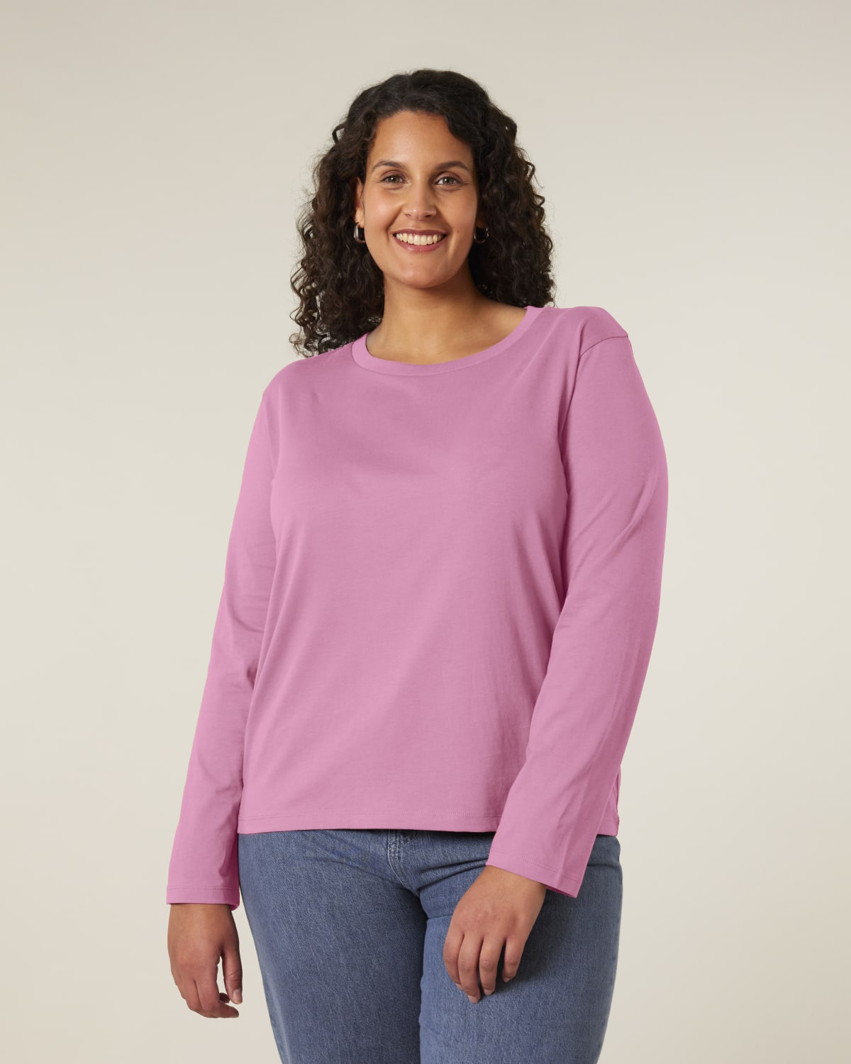 Stanley Stella Stella Muser Long Sleeve in Bubble Pink – Modellansicht