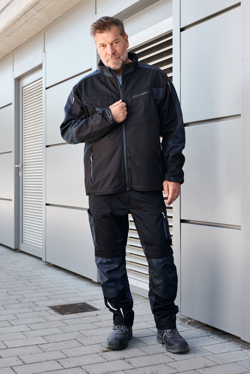 Daiber Workwear Softshell Jacket - STRONG - in Black/Black – Modellansicht