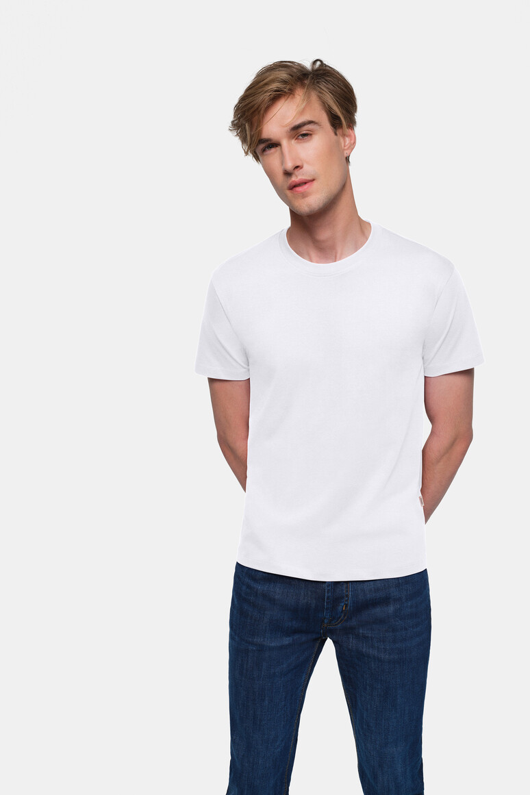 HAKRO 292 T-Shirt Classic in Weiß – Modellansicht