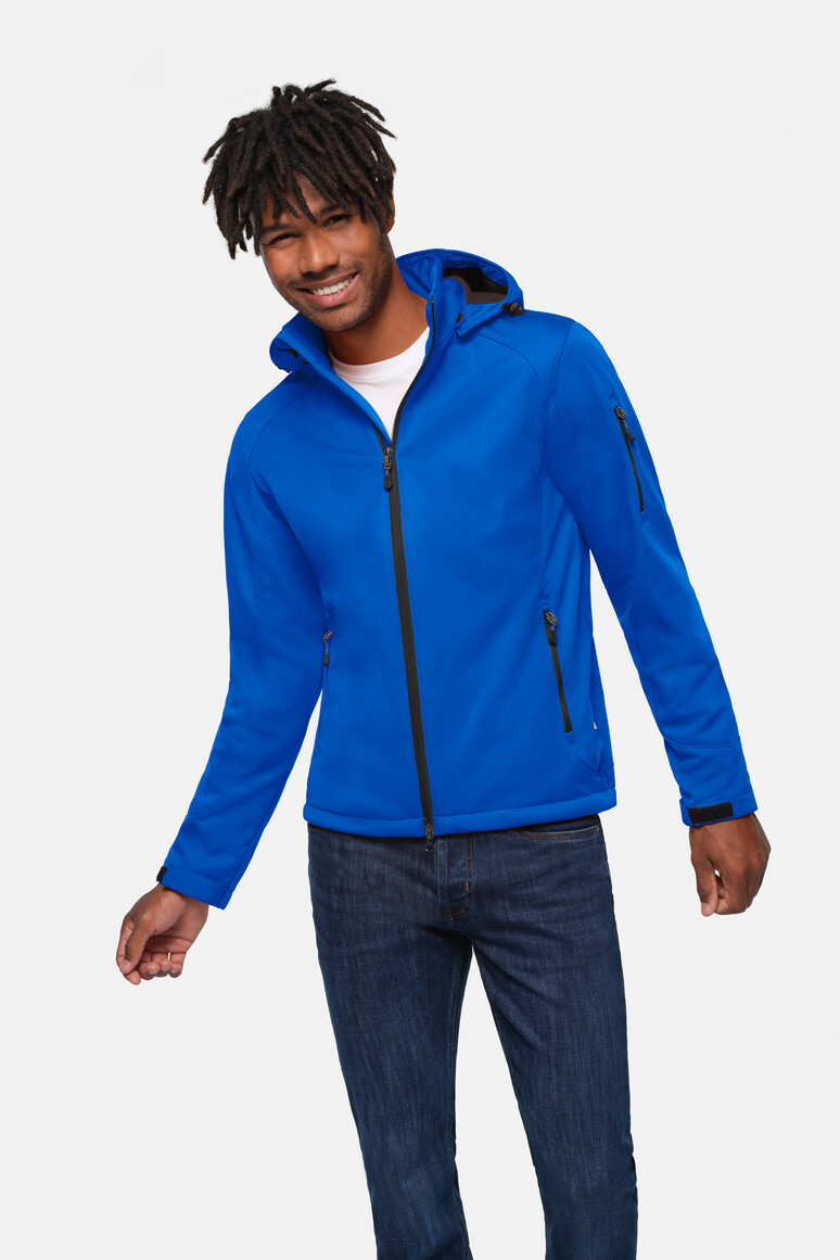 HAKRO 848 Softshelljacke in Royalblau – Modellansicht
