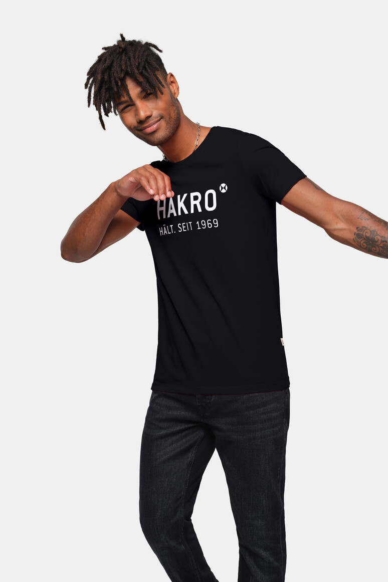 HAKRO 1969 T-Shirt Logo in Schwarz – Modellansicht