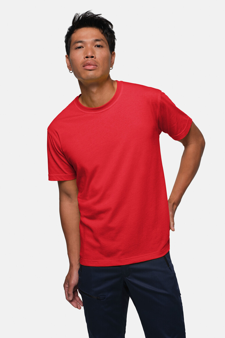 HAKRO 281 T-Shirt MIKRALINAR® in Rot – Modellansicht
