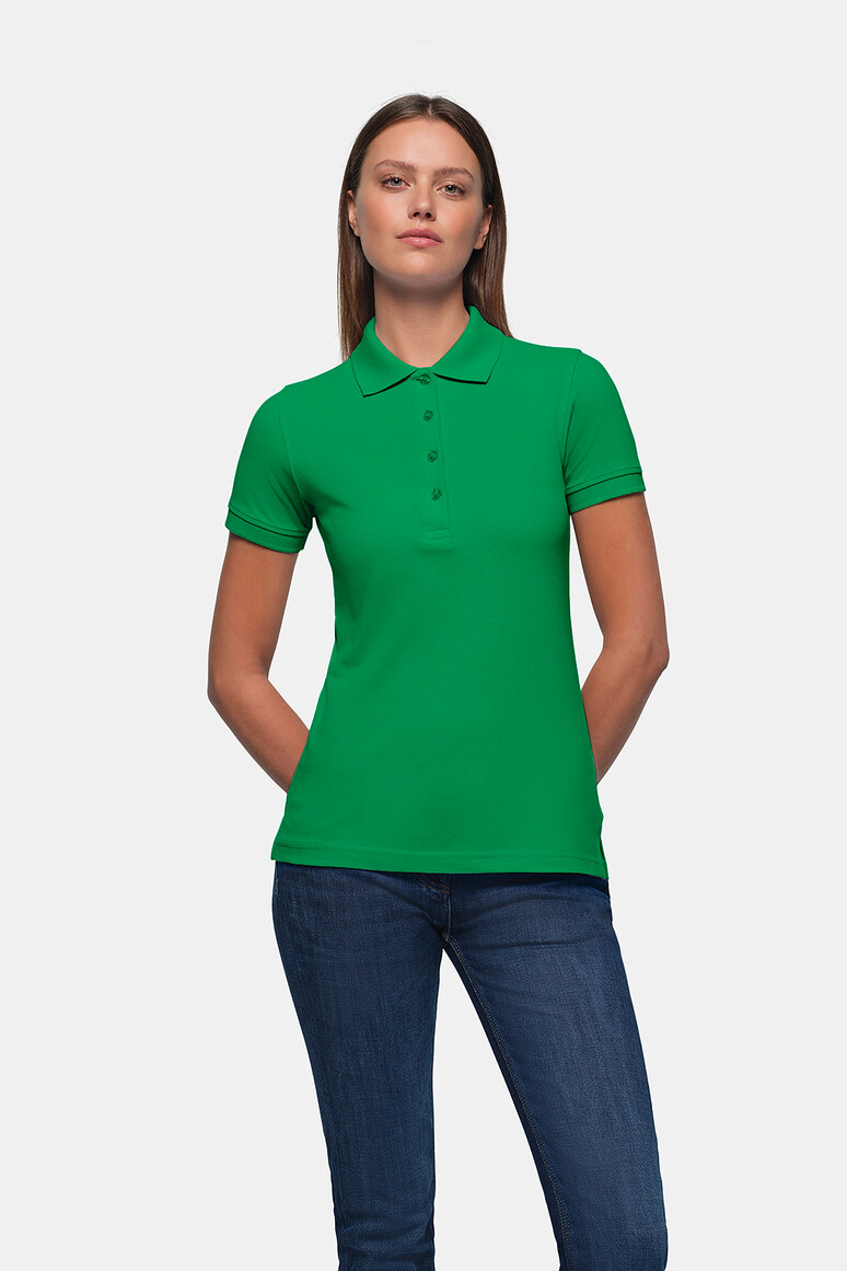 HAKRO 110 Damen Poloshirt Classic in Kellygrün – Modellansicht