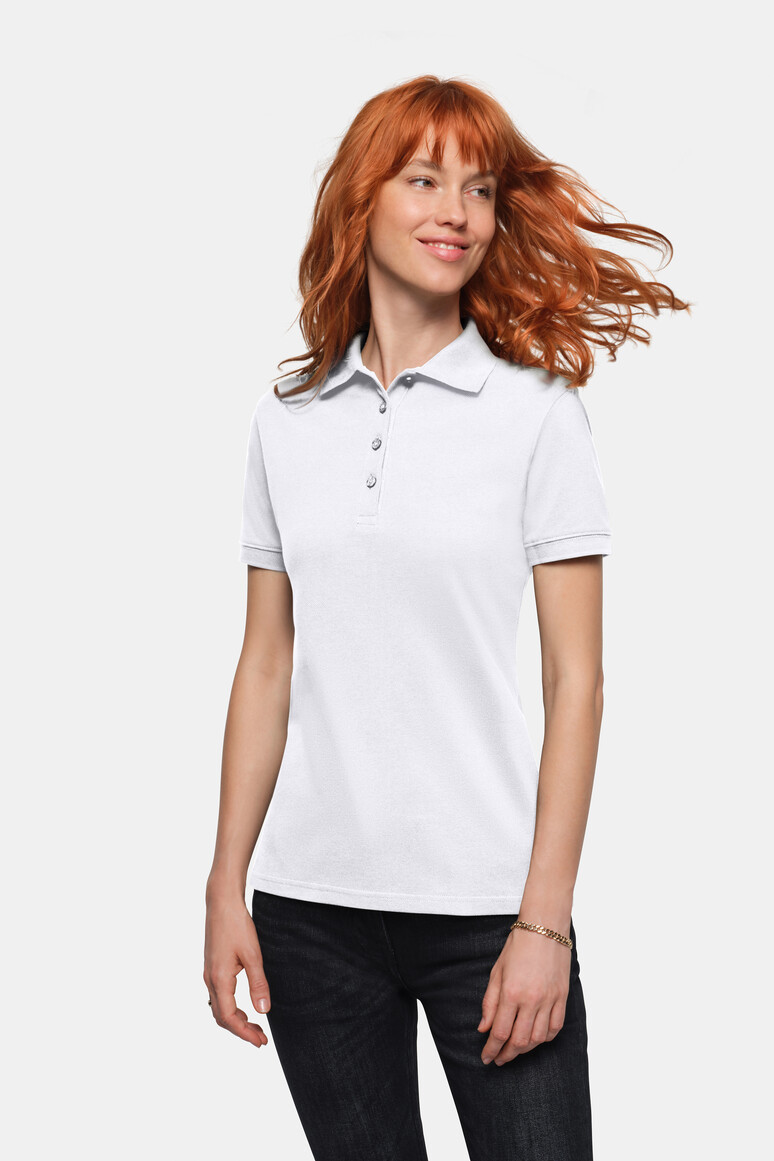 HAKRO 301 Damen Poloshirt Bio-Baumwolle in Weiß – Modellansicht