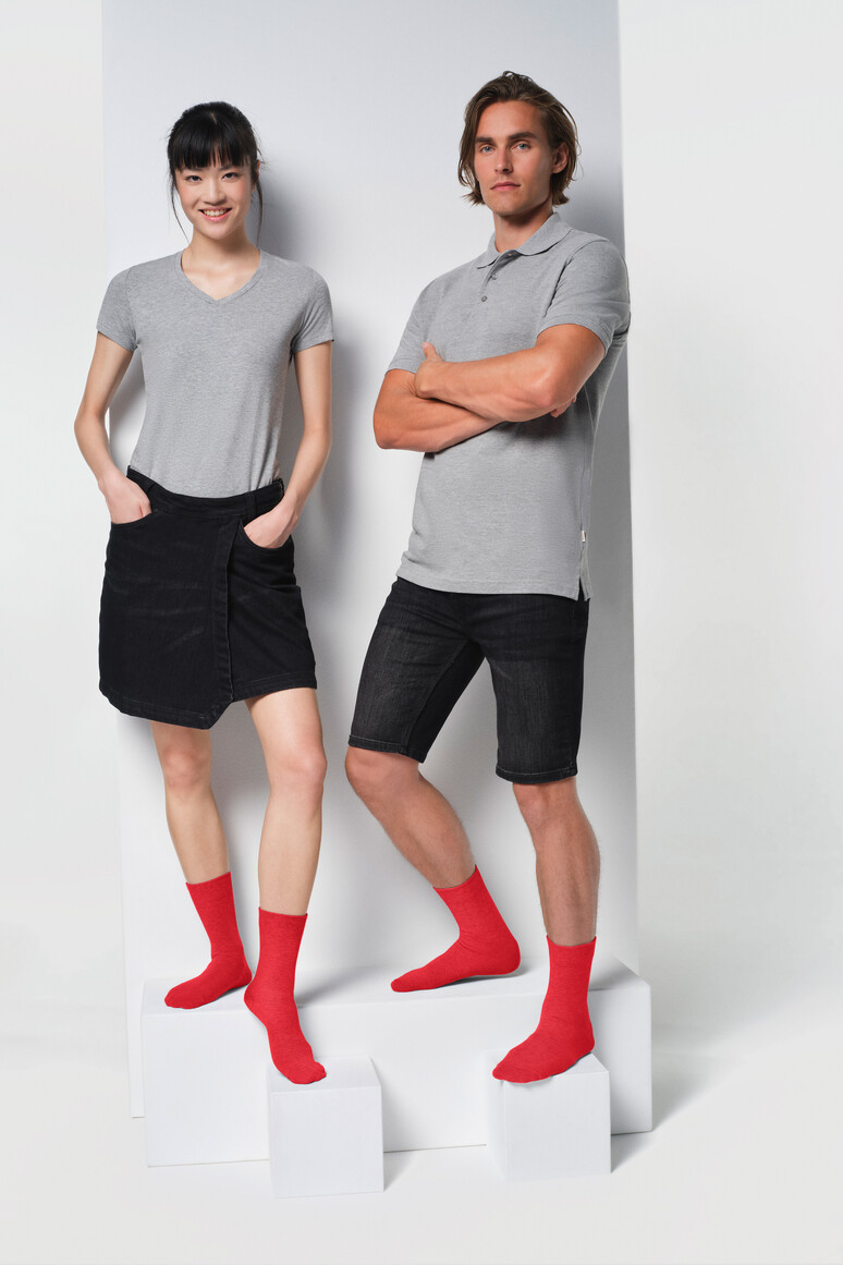 HAKRO 975 Socken Essentials in Rot – Modellansicht