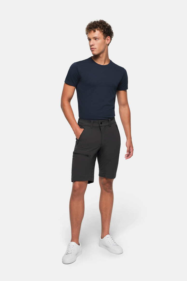 HAKRO 743 Funktionsshorts X-Stretch in Karbongrau – Modellansicht