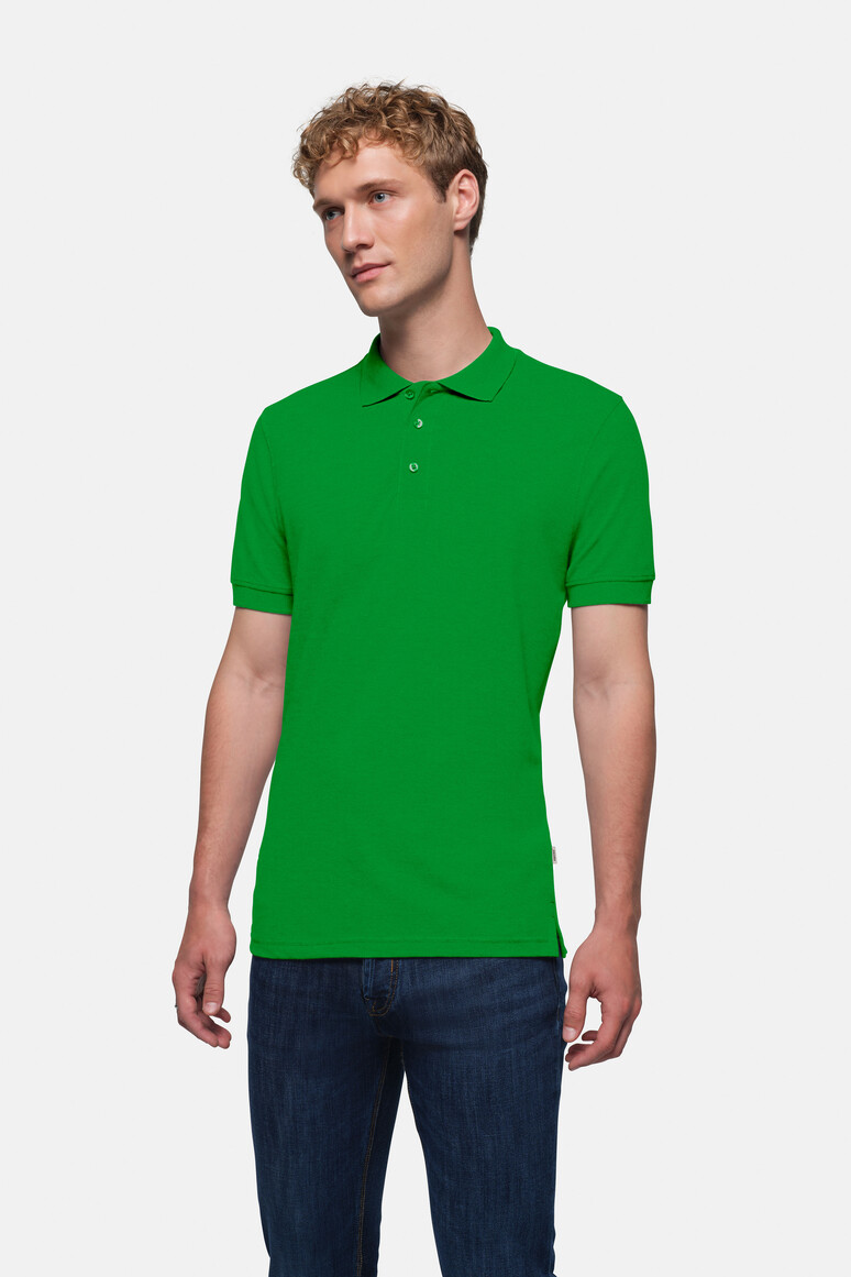 HAKRO 810 Poloshirt Classic in Kellygrün – Modellansicht