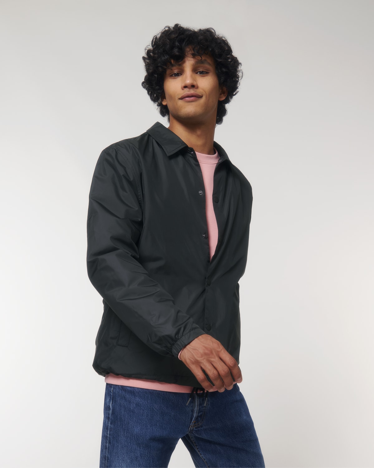 Stanley Stella Coacher in Black – Modellansicht