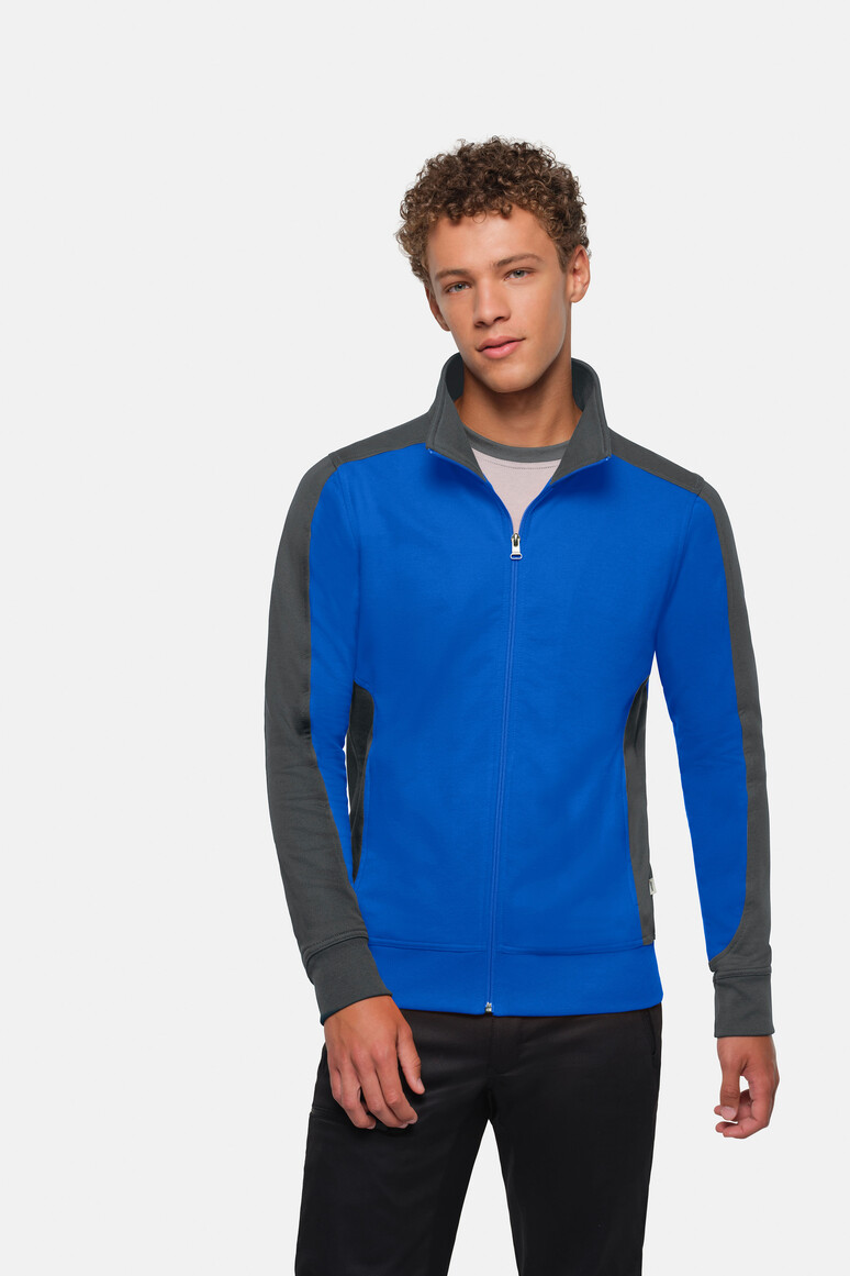 HAKRO 477 Sweatjacke Contrast MIKRALINAR® in Royalblau/Anthrazit – Modellansicht
