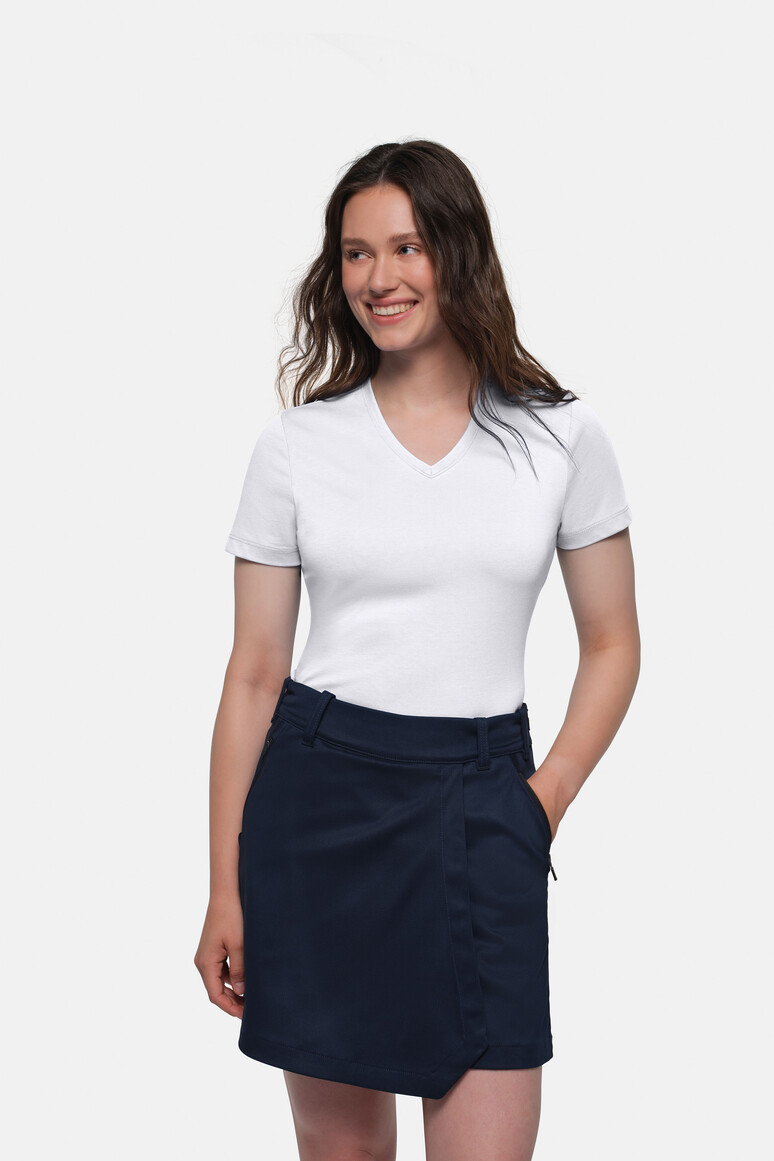 HAKRO 169 COTTON TEC® Damen V-Shirt in Weiß – Modellansicht