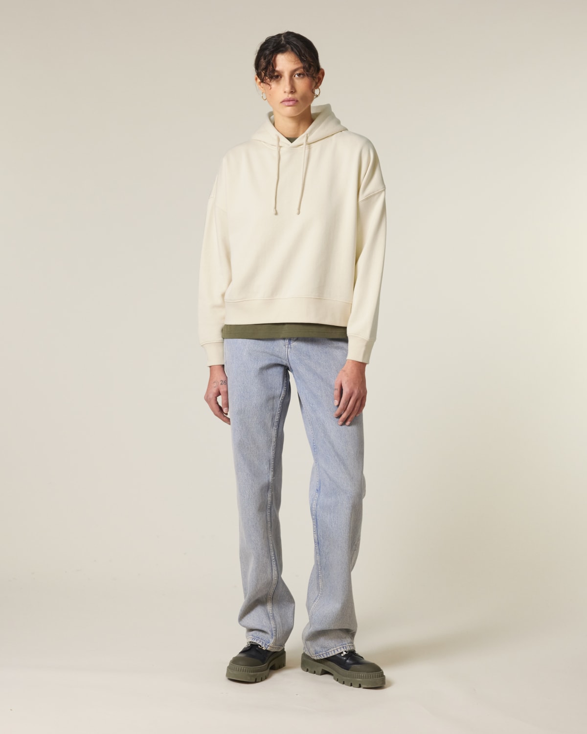 Stanley Stella Stella Nora in Natural Raw – Modellansicht