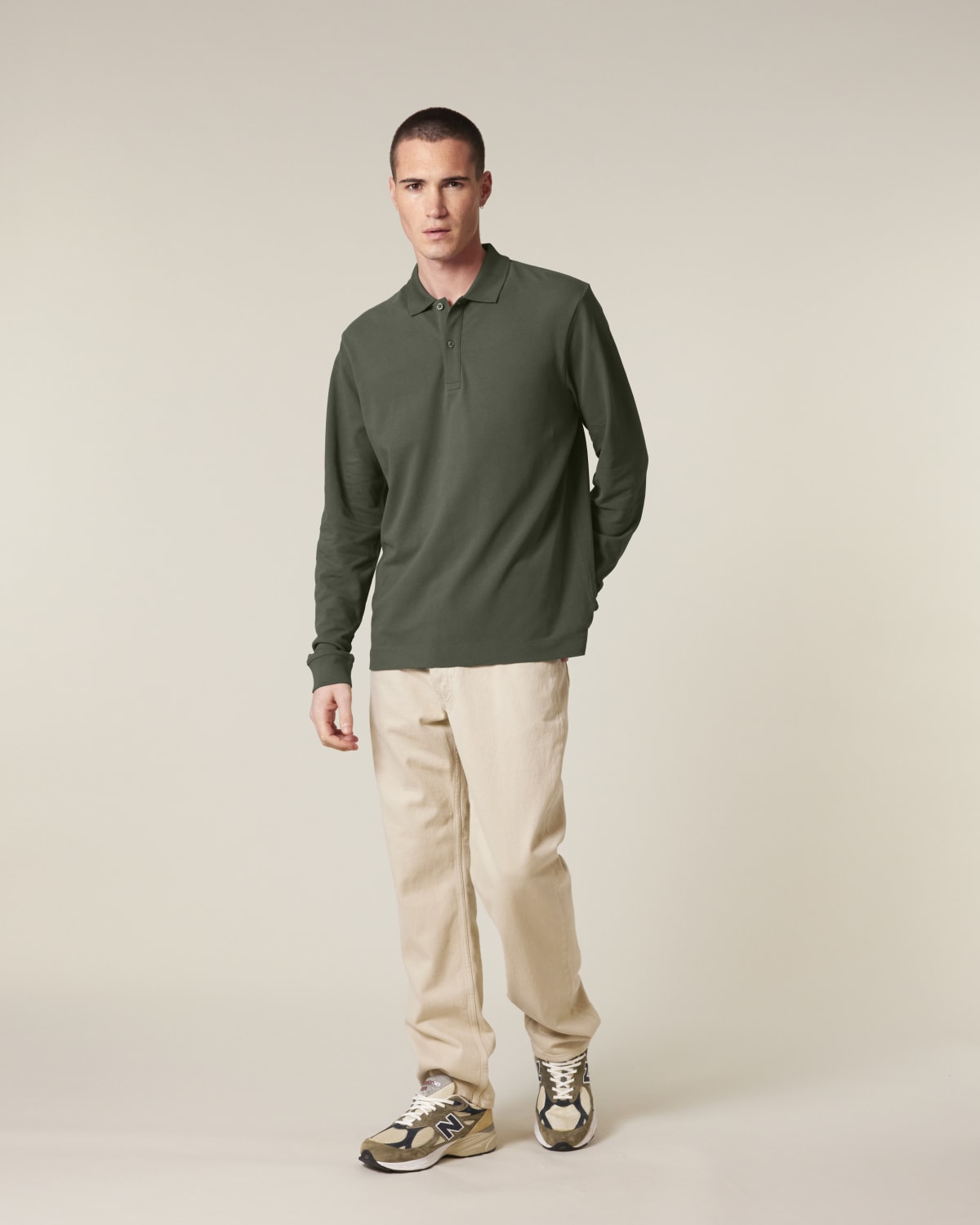 Stanley Stella Prepster 2.0 Long Sleeve in Khaki – Modellansicht
