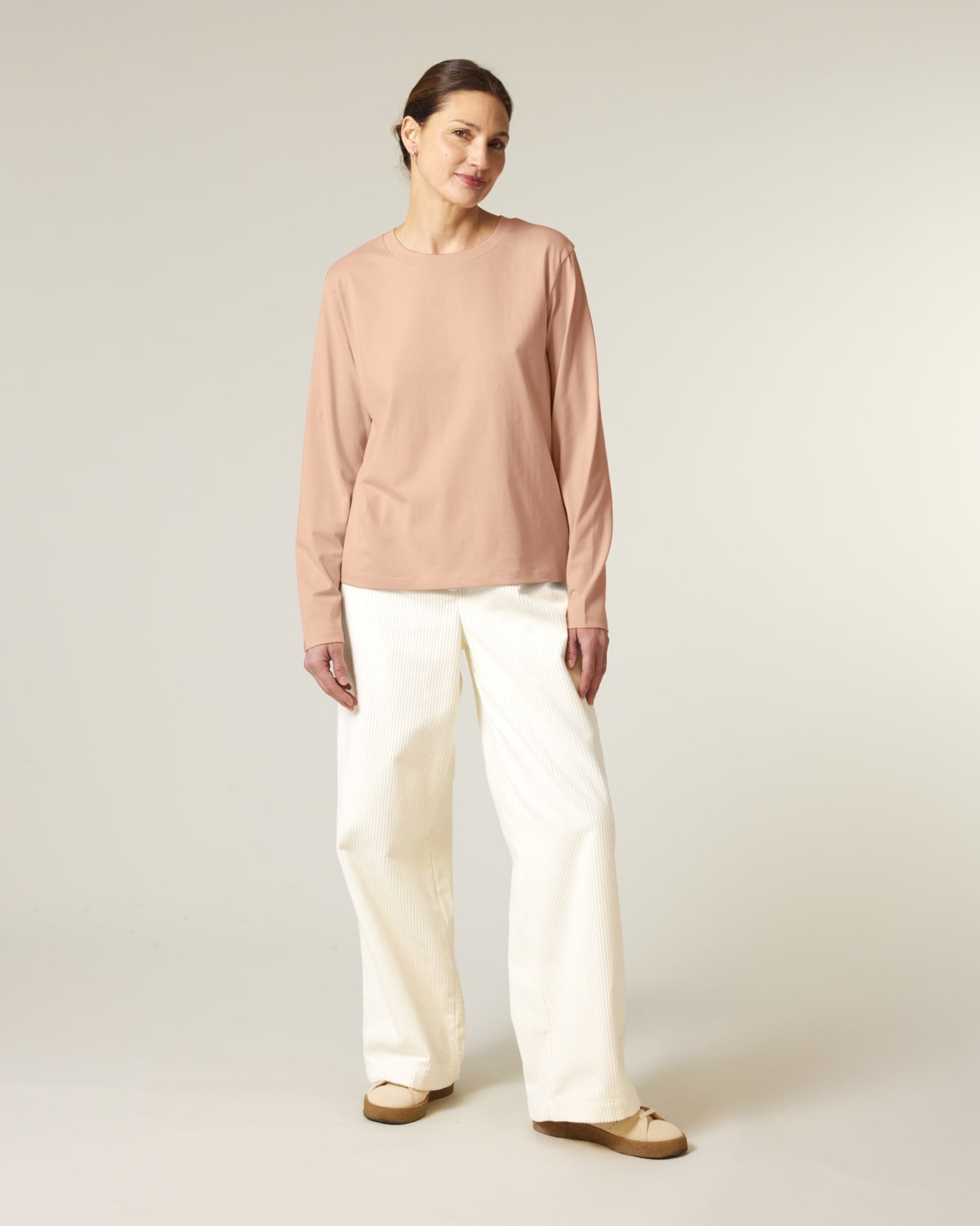 Stanley Stella Stella Muser Long Sleeve in Fraiche Peche – Modellansicht