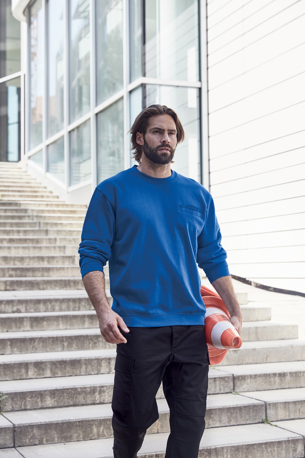 Daiber Men's Round Sweat Pocket in Black – Modellansicht