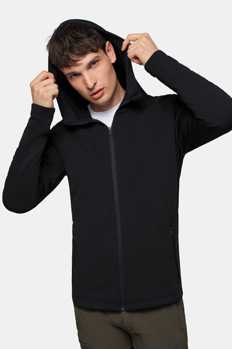 HAKRO 873 Kapuzen-Tecjacke ECO in Schwarz – Modellansicht