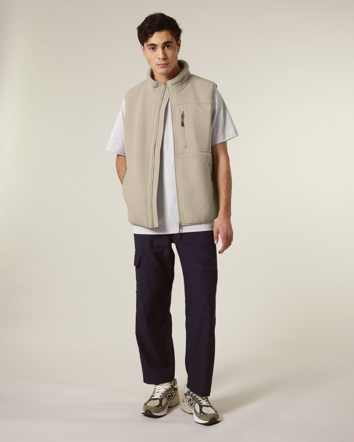 Stanley Stella Liner in Desert Dust – Modellansicht