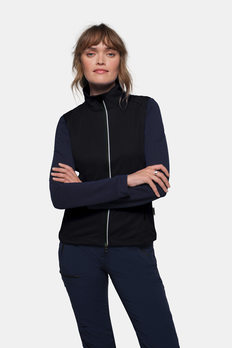 HAKRO 254 Damen Light-Softshellweste in Schwarz – Modellansicht
